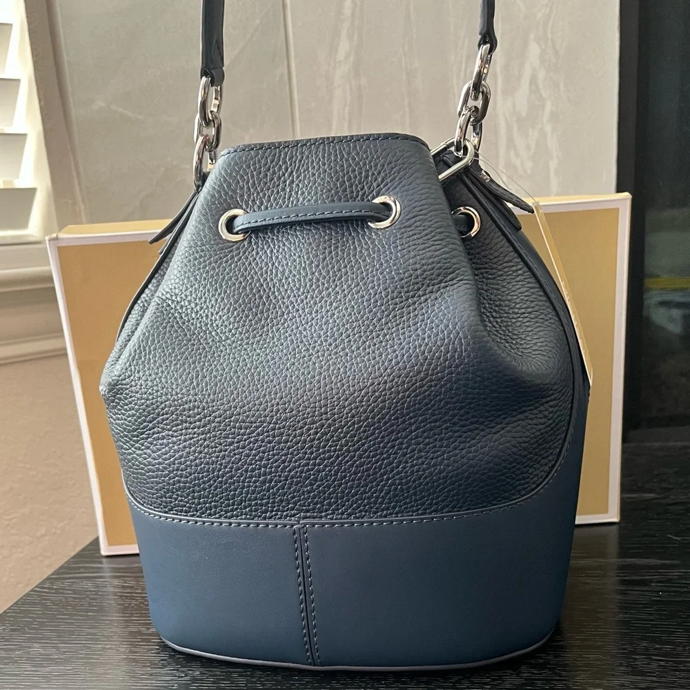 Michael Kors Medium Devon Leather Bucket Shoulder Handbag with Chain - Picture 7 of 10